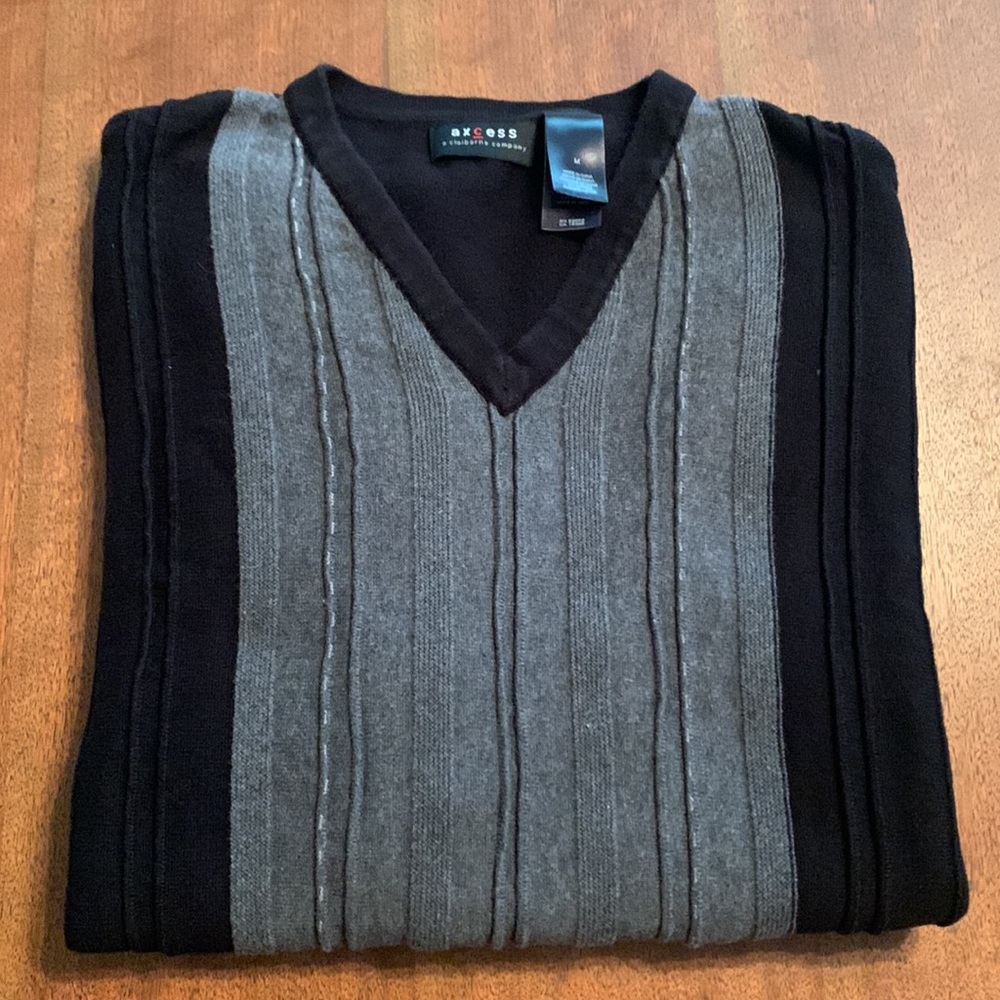 Black & Grey V-neck sweater (M)